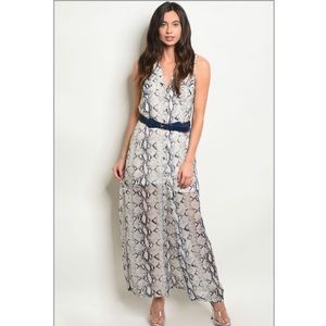 SLEEVELESS NAVY/GRAY SNAKE PRINT MAXI DRESS Size Medium
